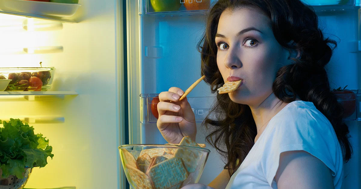 Why You’re Still Feeling Hungry After Eating [And How to Stop It]